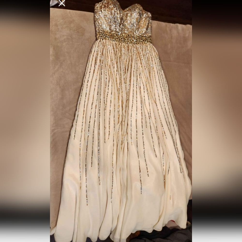 Women's royal queen dress size 4